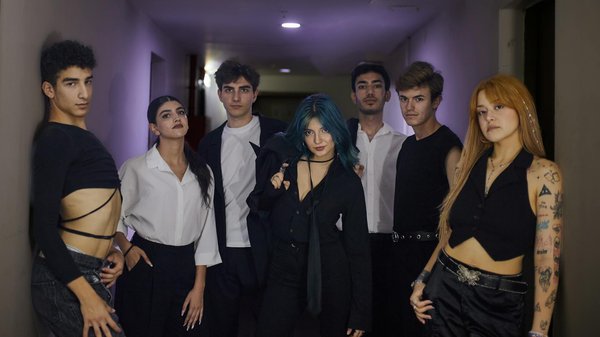 Tendencias Indispensables en Moda y Belleza para Mujeres